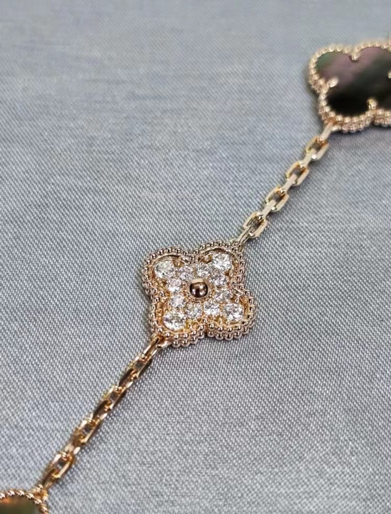 Van Cleef Arpels Vintage Alhambra Four Leaf Clover Gold Bracelet (9) - www.newkick.vip